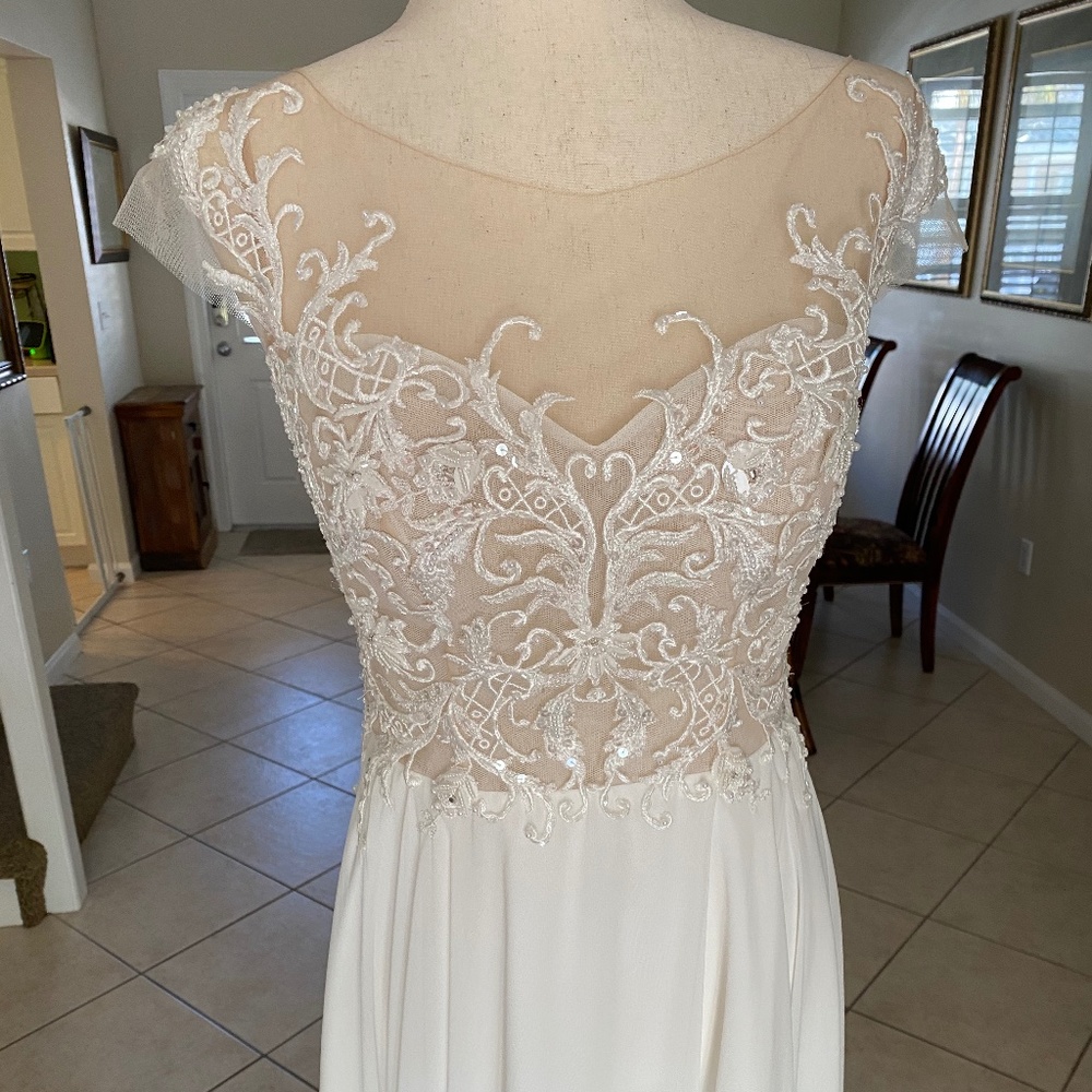 Michelle Roth Wedding Dress - Picture 2 of 16